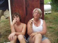 Two thoughful workers pose while eating
